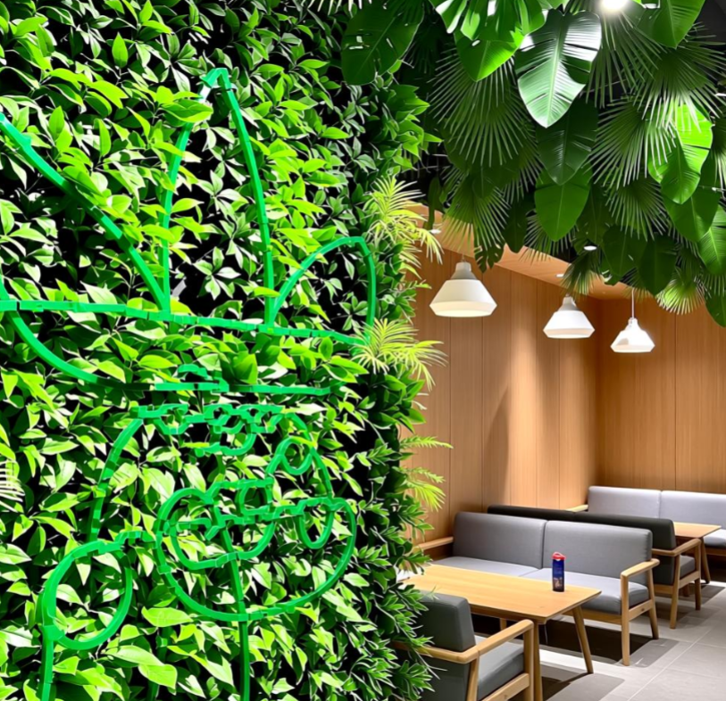 西安商場綠植合作案例|阿迪達斯西安萬象城綠植布置